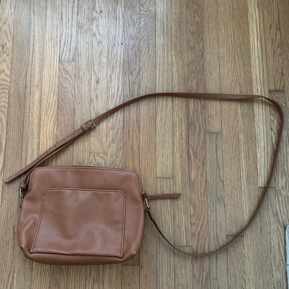 Universal thead crossbody bag